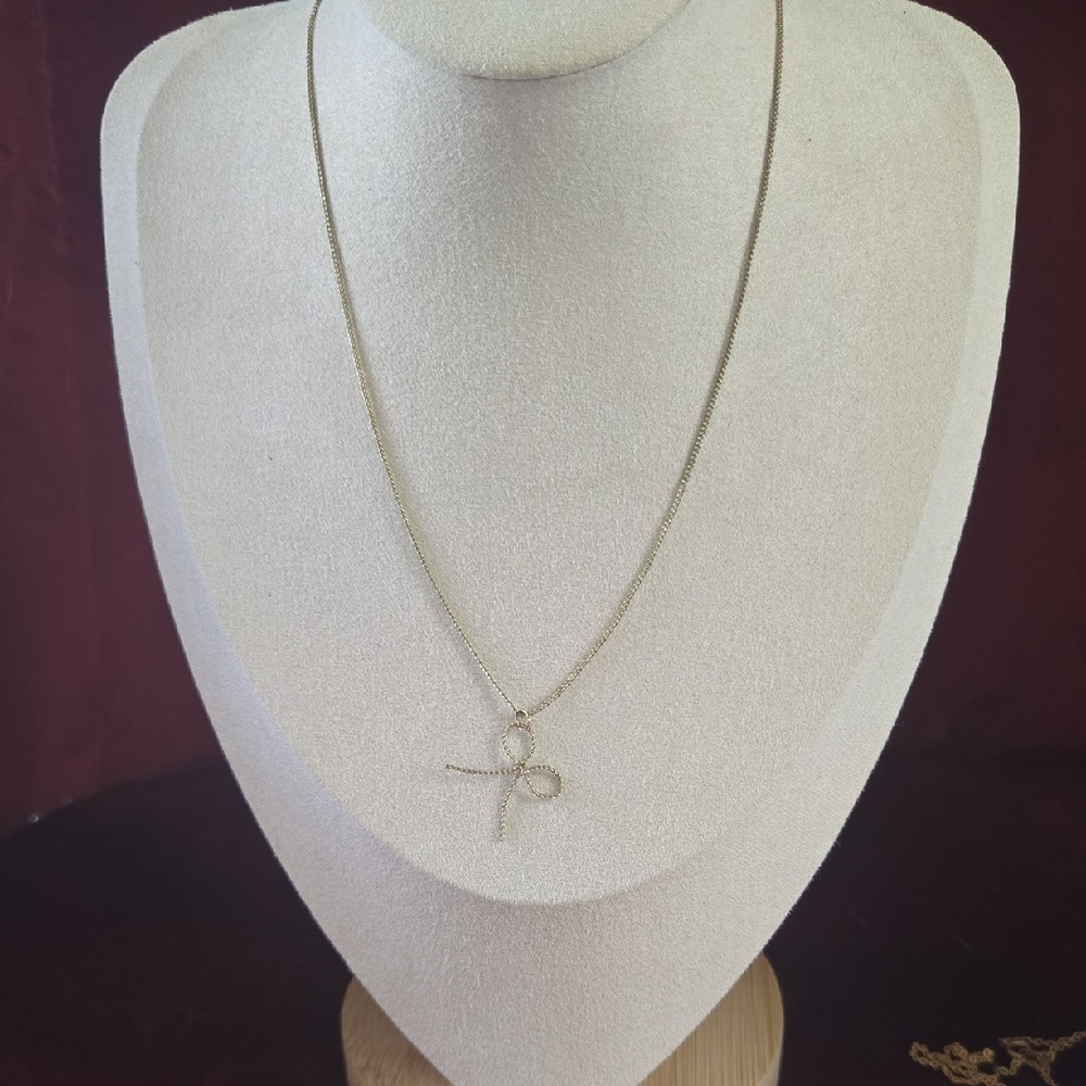 Vintage Dainty Gold Tone Bow Pendant Necklace💫
